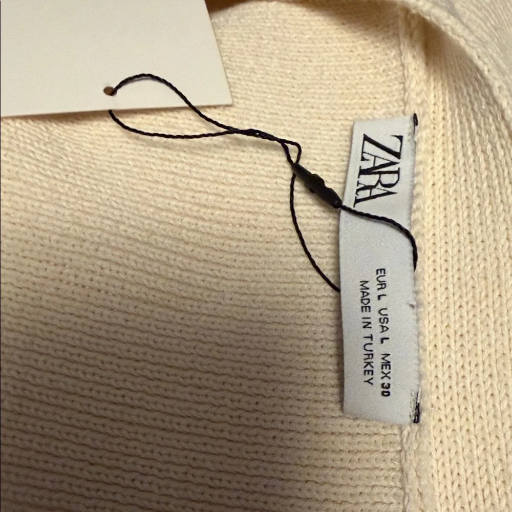 🆕 Zara Knit Cardigan With Contrast Topstitching in Cream - Picture 4 of 13